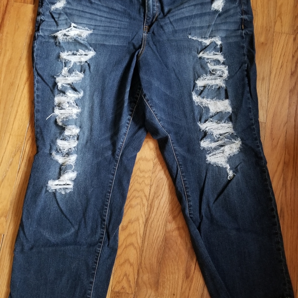 Torrid Womens boyfriend deconstructed jeans 26